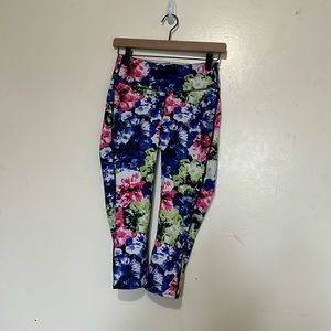 Floral gap exercise leggings. Women’s size small